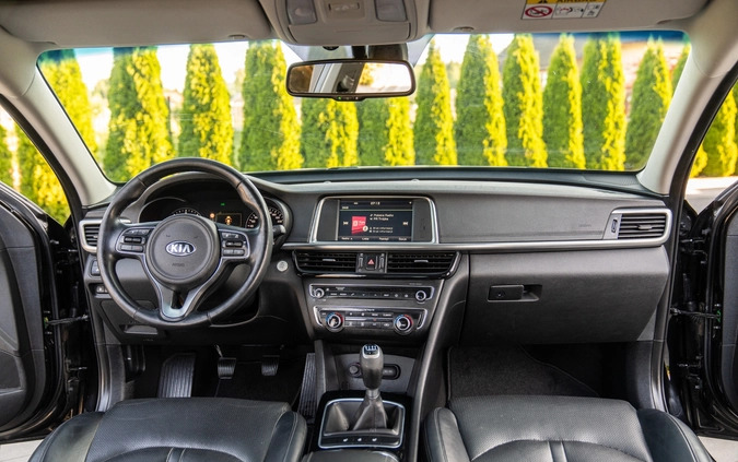 Kia Optima cena 58900 przebieg: 199600, rok produkcji 2016 z Brzozów małe 742